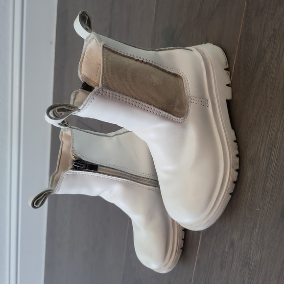 Girls white boots - Picture 2 of 5